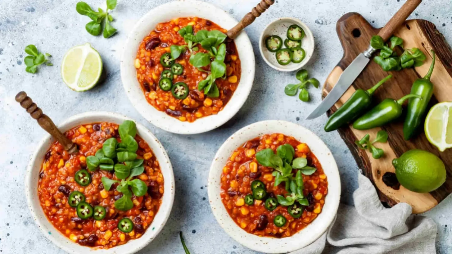 Chili sin carne : le plat végétarien qui réchauffe les soirées froides Chili sin carne