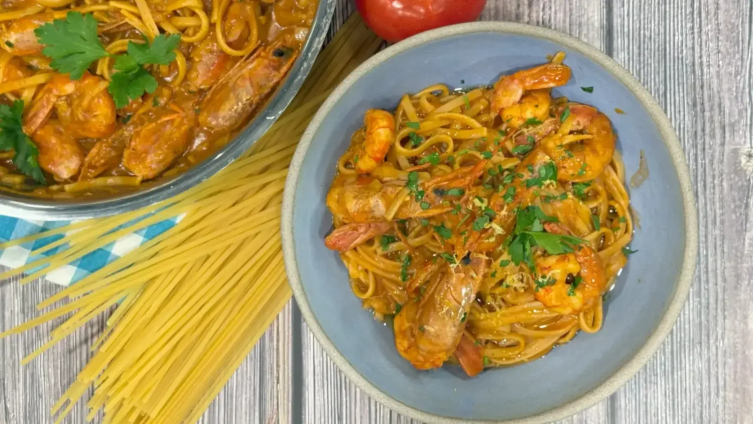 Spaghettis aux crevettes : l’astuce pour une sauce tomate pleine de goût Spaghettis aux crevettes