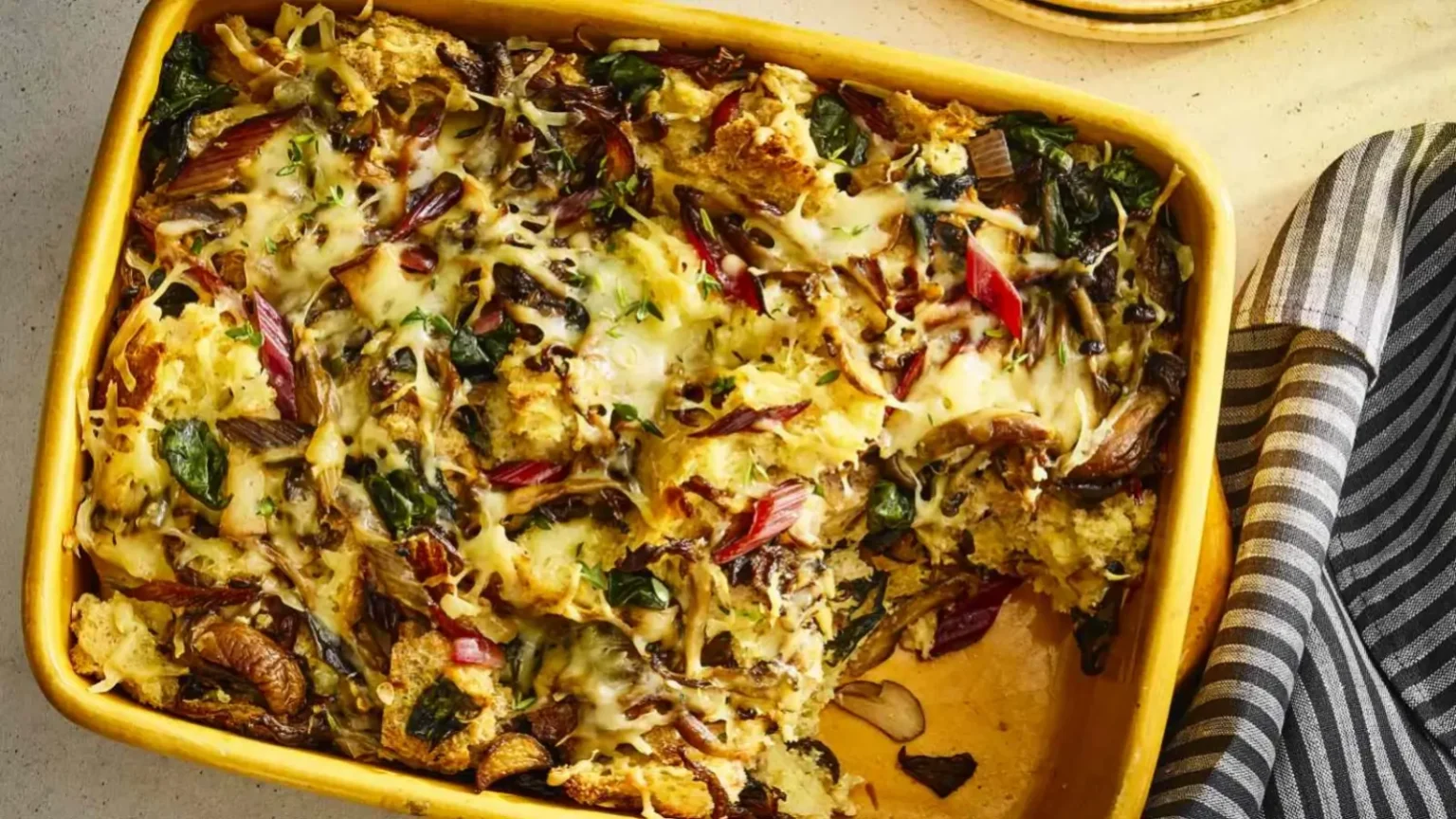 Strata aux champignons et au gruyère : le plat du lendemain qui se prépare la veille Strata aux champignons