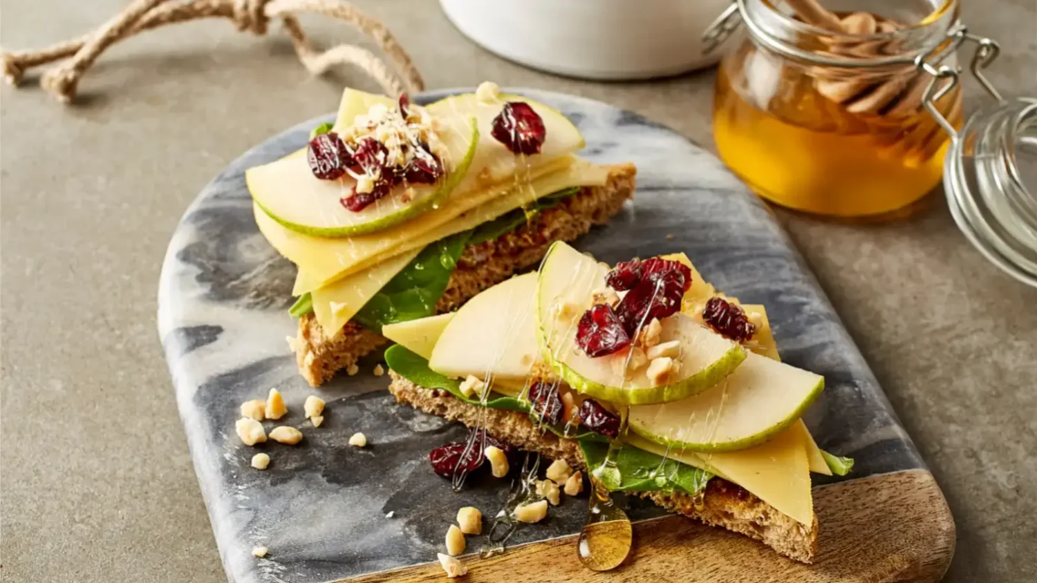 Tartine poire, fromage et noix : l’accord gourmand qui change tout Tartine poire fromage