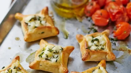 Feuilletés au chèvre : l’astuce pour un feuilletage bien gonflé à l’apéritif Feuilletés au chèvre